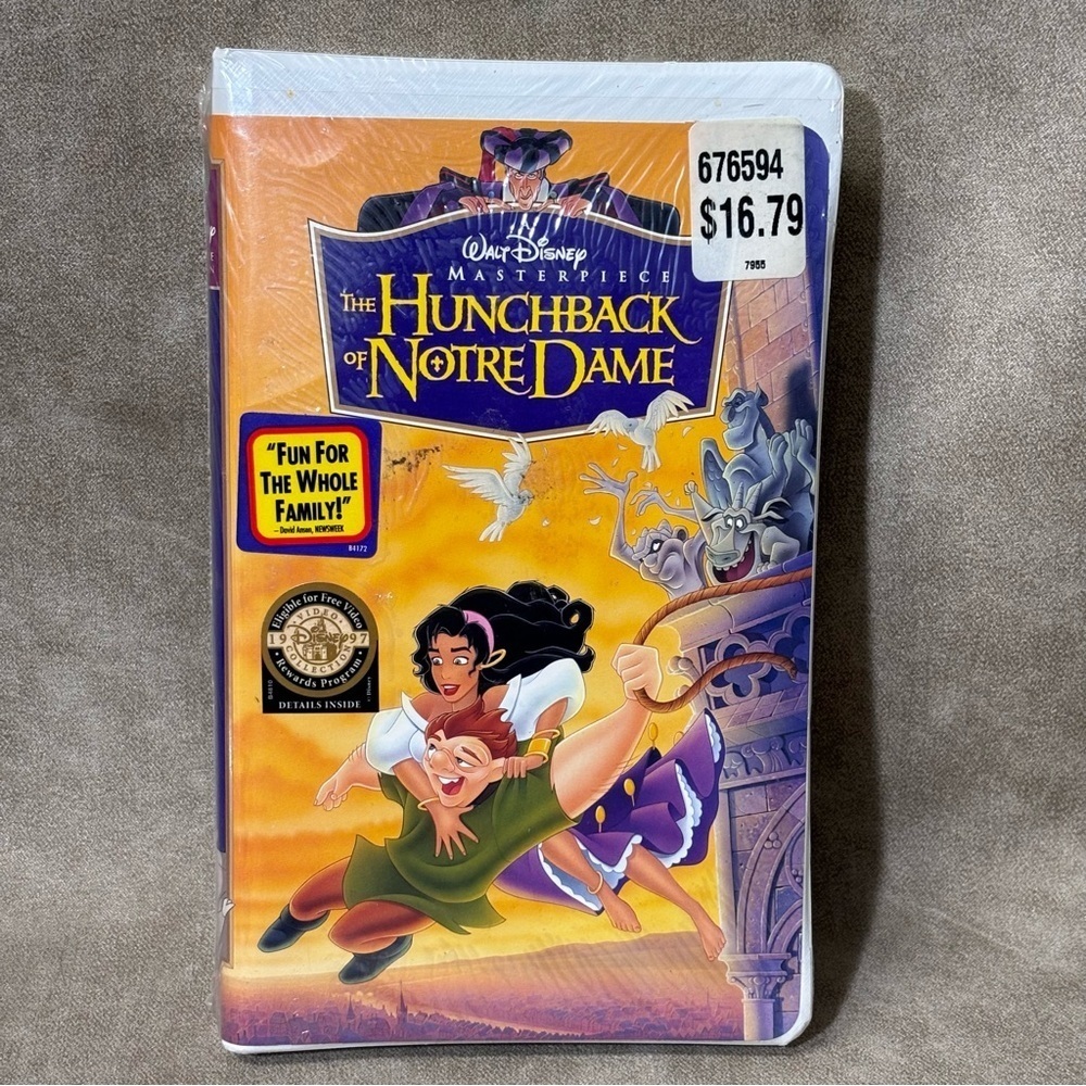NEW WALT DISNEY'S HUNCHBACK OF NOTRE DAME MOVIE VHS CLAMSHELL